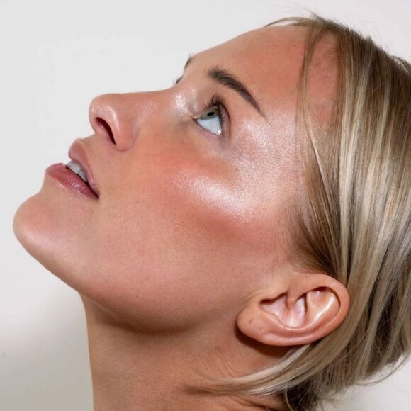 π»βLH Cosmetics Glowerizer Me-time New Full Size - Picture 3 of 9